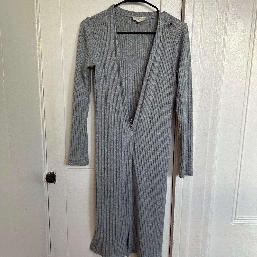 LOFT Gray Plunge Neck Long Sleeve Sweater